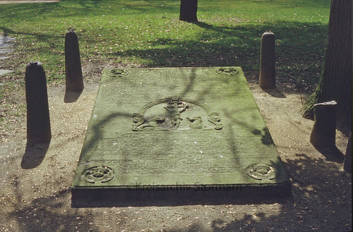 Grabplatte für Ludolf Hauwer, 1985