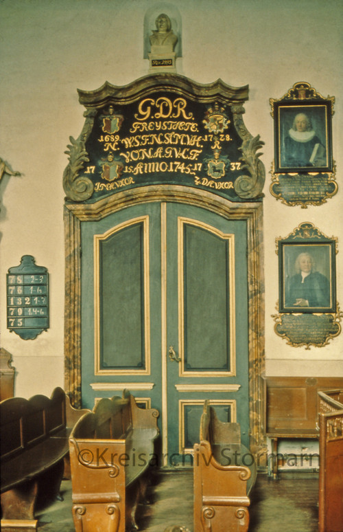 Portal zur Grabkapelle von Detlev Rantzau, 1956